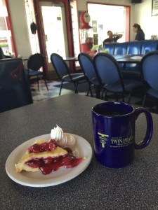 O “damn fine cup of coffee & slice of cherry pie”, a atração principal do cardápio do Twede's.